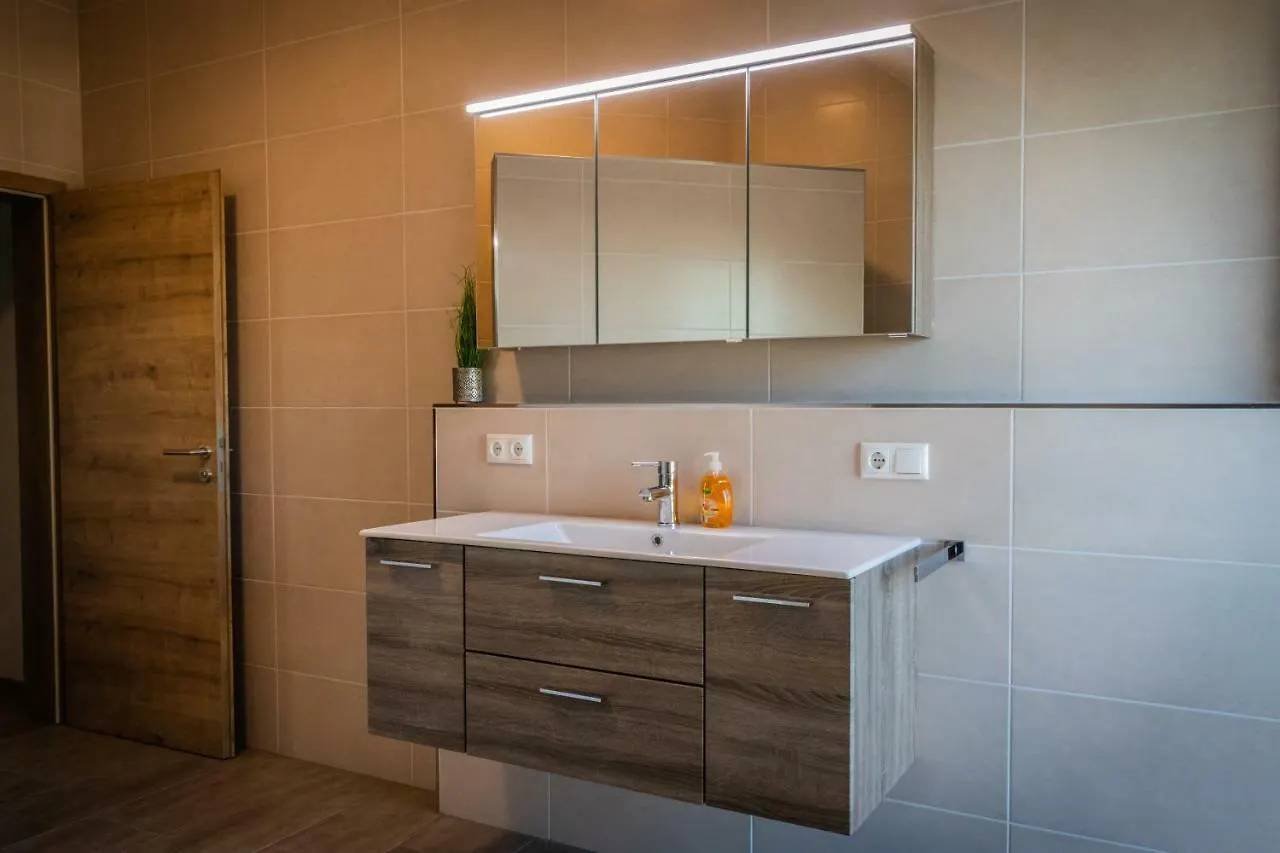 Landhaus Ferienwohnungen mit Pool und Wellness Neukirchen-Balbini