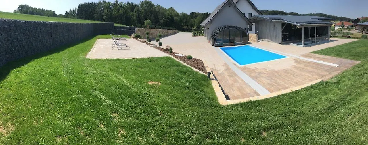 Landhaus Ferienwohnungen mit Pool und Wellness Neukirchen-Balbini