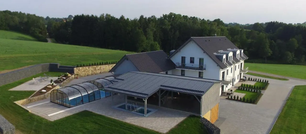 Landhaus Ferienwohnungen mit Pool und Wellness Neukirchen-Balbini Apartment